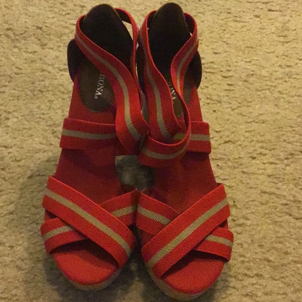 Red wedges